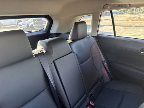 Used 2025 Toyota Corolla Cross XLE image 33