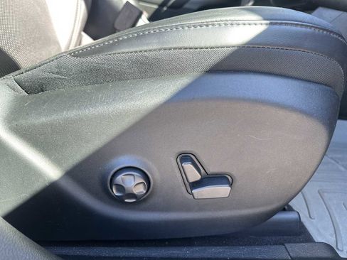 Used 2019 Jeep Cherokee Limited image 29