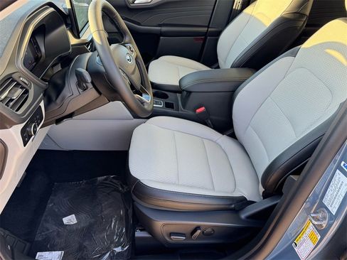 New 2026 Ford Escape SE image 7