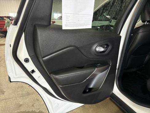 Used 2020 Jeep Cherokee Limited w/ Technology Group image 27