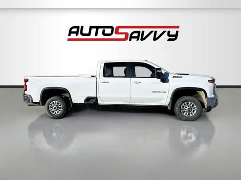 Used 2024 Chevrolet Silverado 2500 LT w/ Z71 Off-Road Package image 8
