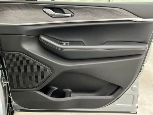 Used 2024 Jeep Grand Cherokee L Limited w/ Luxury Tech Group II image 27