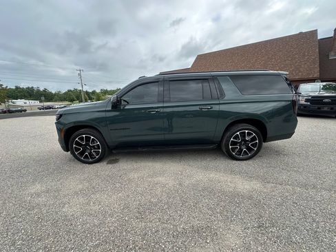 Used 2025 Chevrolet Suburban RST w/ RST Capability Package AWD/4WD image 2