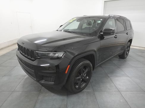 Used 2022 Jeep Grand Cherokee L Laredo image 1