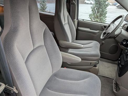 Used 2002 Chrysler Voyager eC image 11