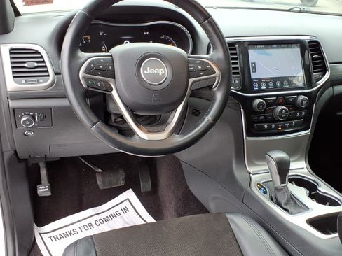 Used 2019 Jeep Grand Cherokee Altitude image 11