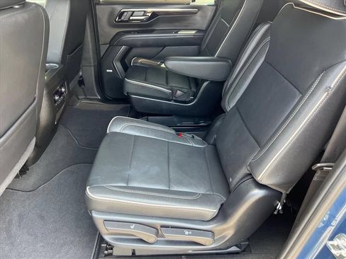 Used 2025 Chevrolet Suburban Premier AWD/4WD image 12
