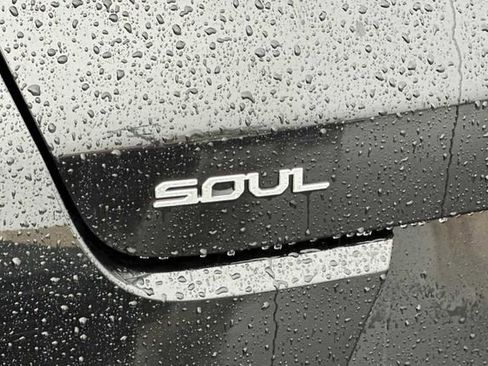 Used 2023 Kia Soul LX image 9