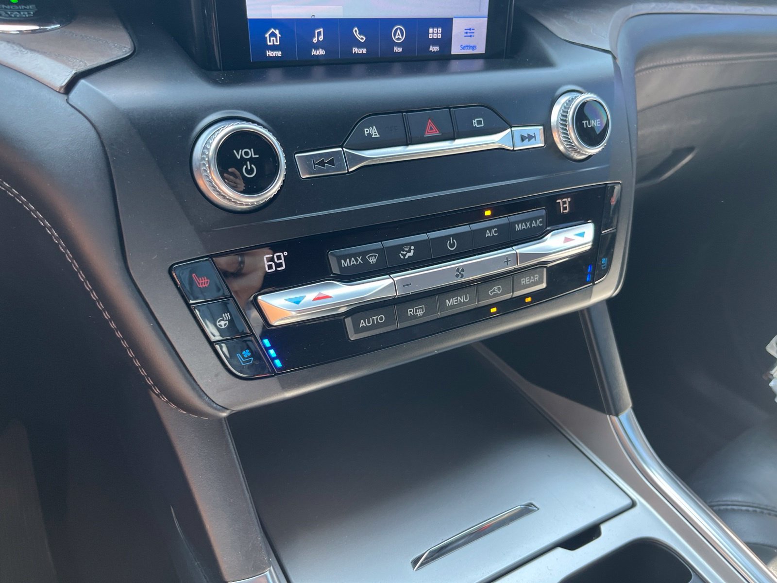 Used 2020 Ford Explorer Platinum w/ Premium Technology Package AWD/4WD image 26