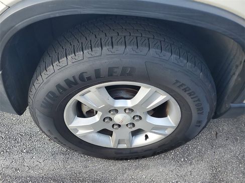 Used 2012 GMC Acadia SLE image 9