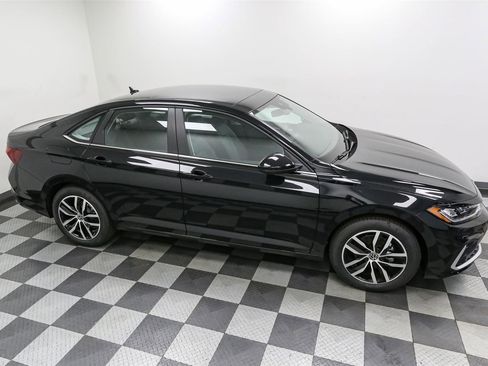 New 2026 Volkswagen Jetta SE FWD image 5