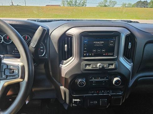 Used 2022 Chevrolet Silverado 2500 Custom w/ Custom Value Package AWD/4WD image 17
