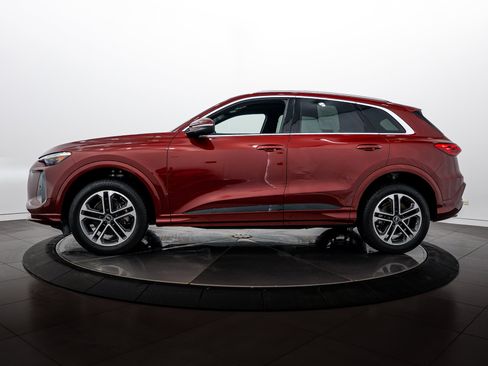 Used 2025 Audi Q5 Premium Plus w/ Premium Plus AWD/4WD image 6