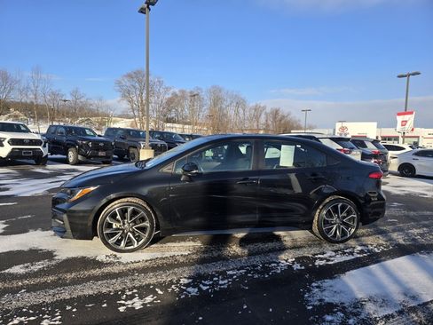 Used 2022 Toyota Corolla SE image 3