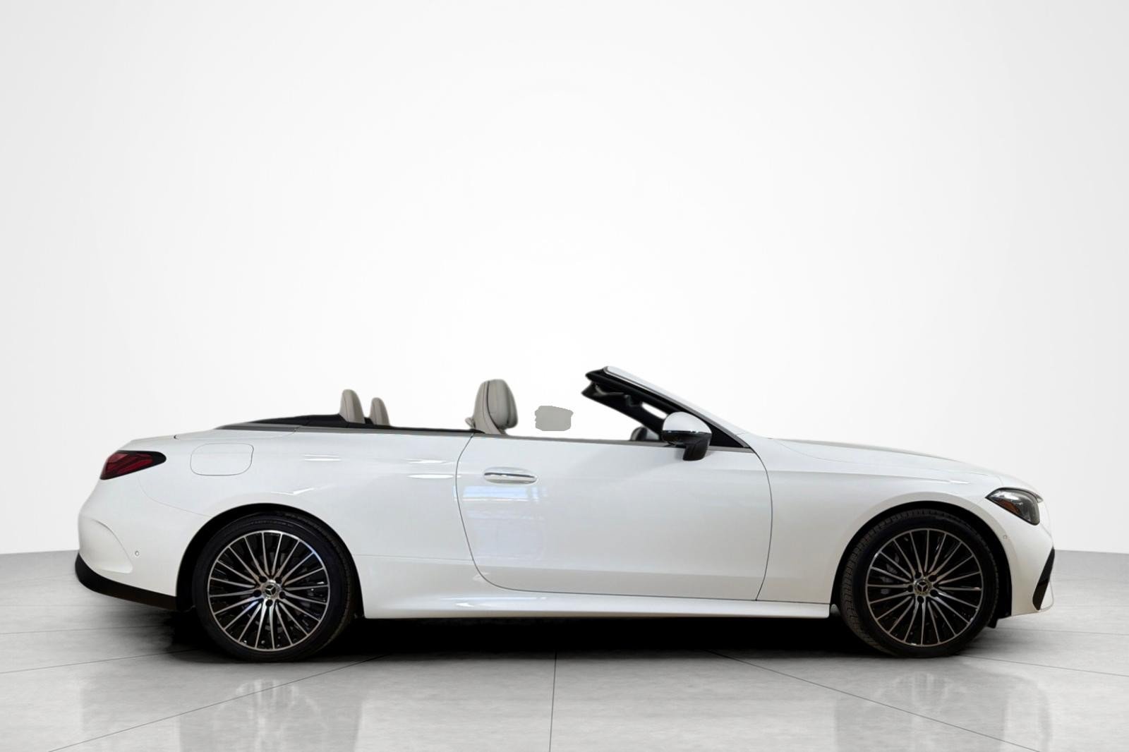 Used 2026 Mercedes-Benz CLE 450 4MATIC Cabriolet image 6