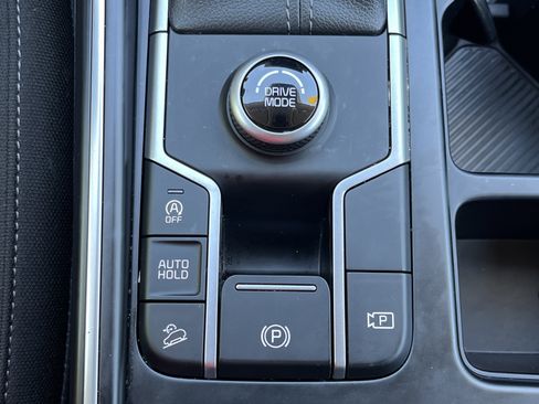 Certified 2025 Kia Sorento LX FWD image 8