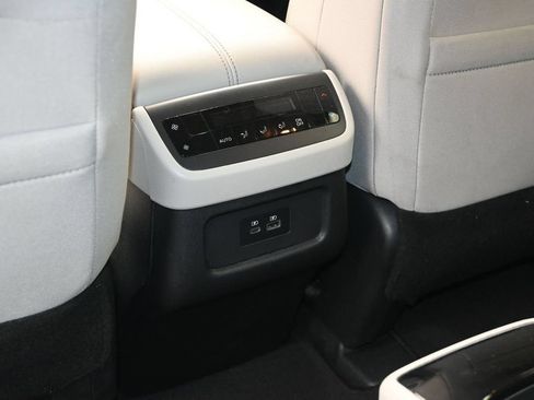 Used 2022 Nissan Pathfinder SV w/ SV Premium Package FWD image 17