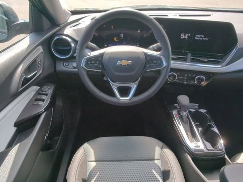 New 2026 Chevrolet Trax LT w/ LT Convenience Package FWD image 6
