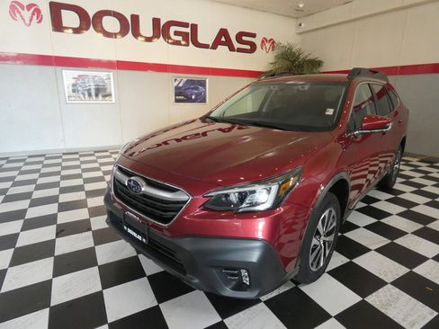 Used 2020 Subaru Outback Premium image 1