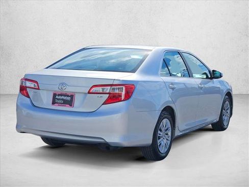 Used 2014 Toyota Camry LE image 5