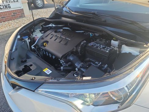 Used 2019 Toyota C-HR XLE image 34