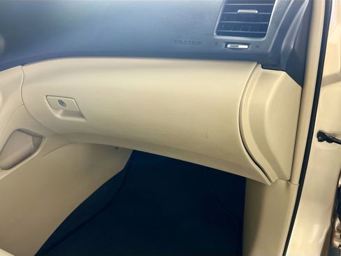 Used 2013 Toyota Highlander Limited image 35