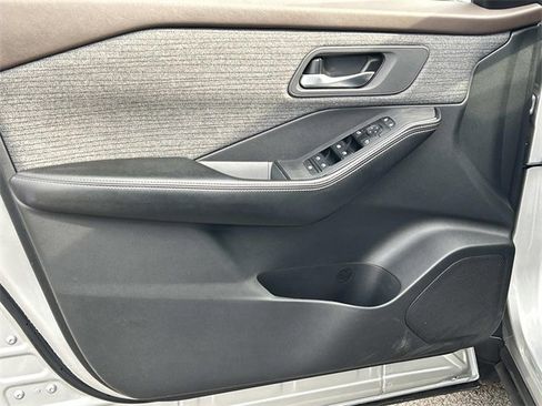 Used 2023 Nissan Rogue SV image 17