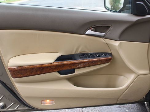 Used 2009 Honda Accord EX image 9