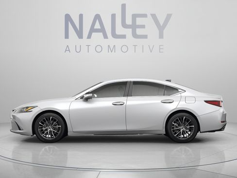 Used 2022 Lexus ES 300h Ultra Luxury w/ Accessory Package 2 FWD image 2