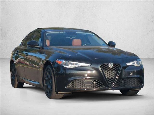 Used 2017 Alfa Romeo Giulia AWD image 3