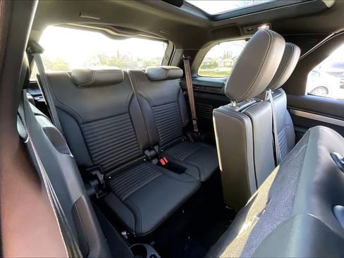 New 2026 Land Rover Discovery Limited Edition image 28