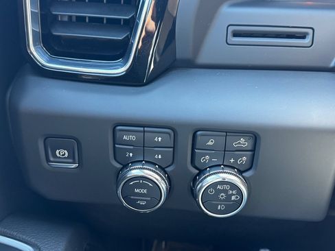 Used 2025 GMC Sierra 3500 Denali AWD/4WD image 17