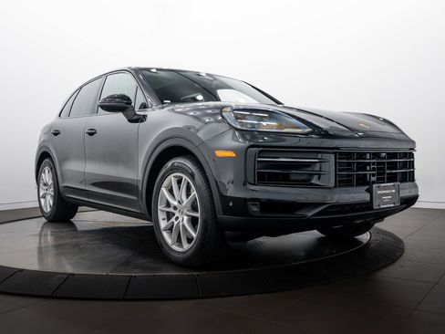 Certified 2026 Porsche Cayenne AWD/4WD image 9