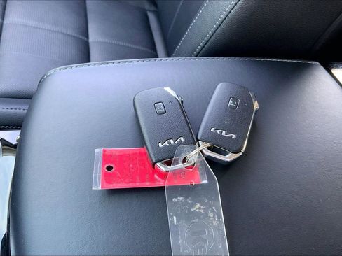 Used 2022 Kia Telluride EX w/ EX Premium Package image 11