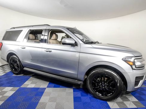 Used 2024 Ford Expedition Max XLT RWD image 3