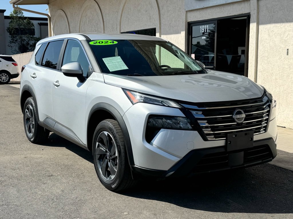Used 2024 Nissan Rogue SV AWD/4WD image 1