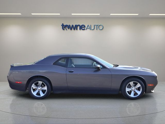 Used 2019 Dodge Challenger SXT RWD image 5