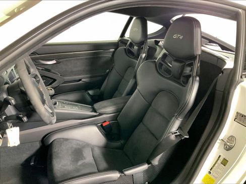Certified 2020 Porsche 718 Cayman GT4 RWD image 5
