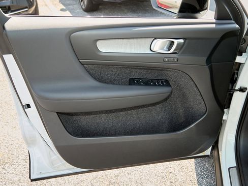 New 2026 Volvo XC40 B5 Core image 8