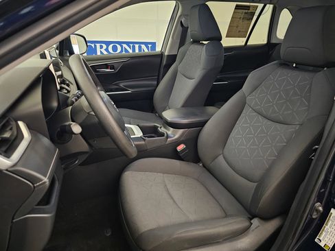 Used 2024 Toyota RAV4 XLE FWD image 5