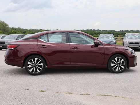 Used 2025 Nissan Sentra SV w/ SV Premium Package FWD image 7