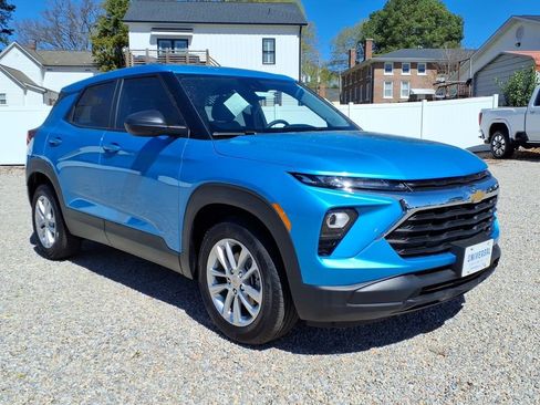 Used 2025 Chevrolet TrailBlazer LS w/ LS Convenience Package image 1