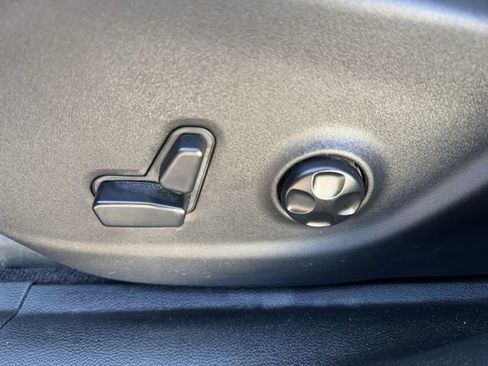 Used 2019 Jeep Cherokee Limited w/ Technology Group image 22