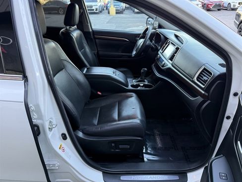 Used 2016 Toyota Highlander Limited image 21