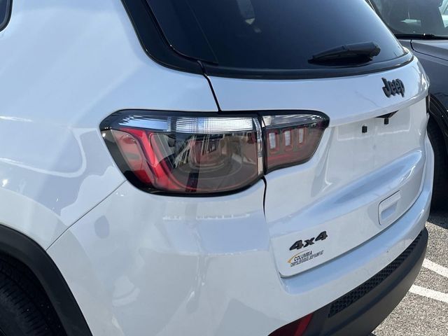 Used 2026 Jeep Compass Latitude AWD/4WD image 10