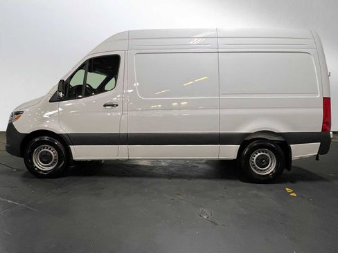 Used 2025 Mercedes-Benz Sprinter 2500 image 6