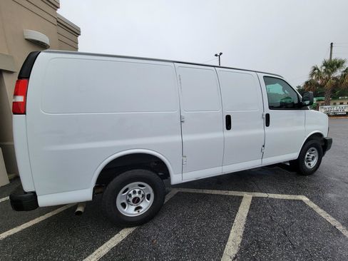 Used 2022 GMC Savana 2500 RWD image 16