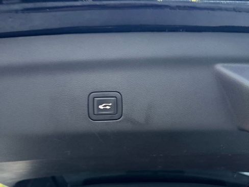 Used 2023 Cadillac Escalade Sport image 10