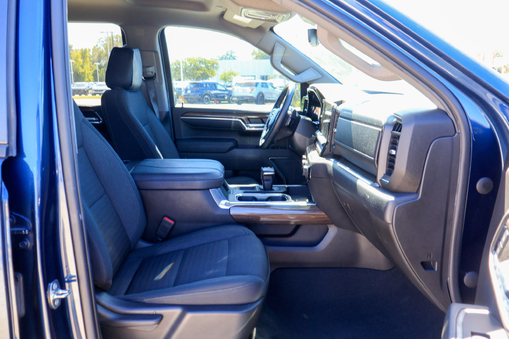 Used 2023 Chevrolet Silverado 1500 RST w/ LPO, Dark Essentials Package RWD image 8