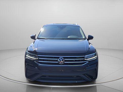 Certified 2024 Volkswagen Tiguan SE FWD image 8